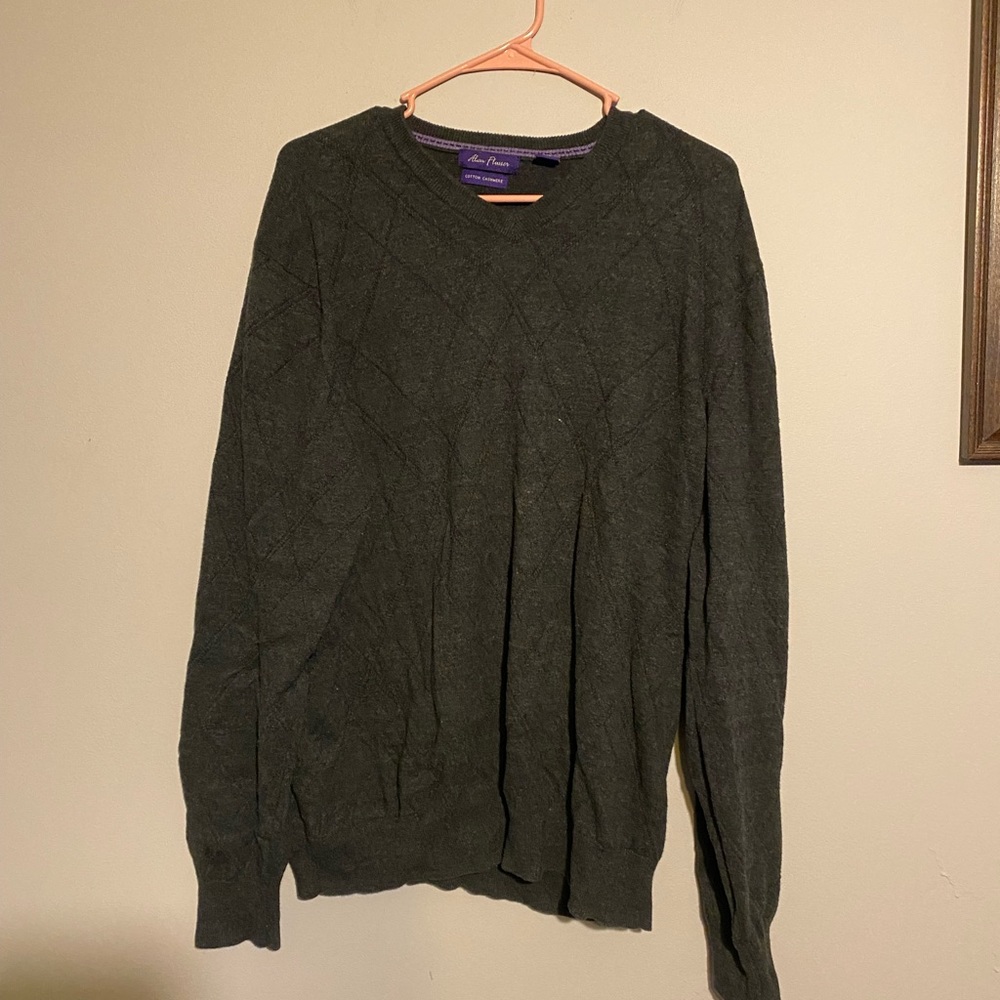Women’s Alan Flusser gray sweater.